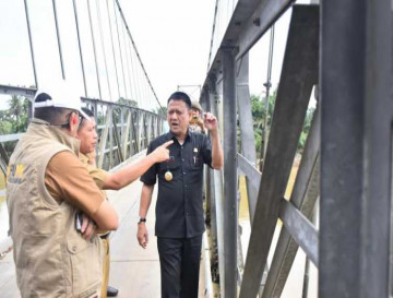 Pj. Bupati Tinjau Langsung Kondisi Jembatan Desa Gobah