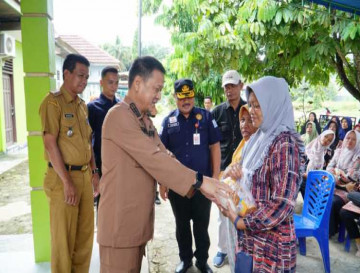 Kendalikan Inflasi, Pemda Kampar Laksanakan Operasi Pasar Murah Di Desa Gunung Sari.