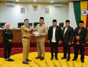 Pj Bupati Kampar Sampaikan Dua Rancangan Peraturan Daerah Kabupaten Kampar Tahun 2024.