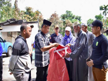 Tinjau Lokasi Kebakaran, Pj Sekda Kampar bersama Jajaran Langsung Salurkan Bantuan