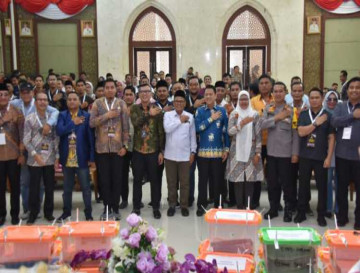 Kampar Kabupaten Pertama Lakukan Rapat Pleno Rekapitulasi Hasil Perhitungan Suara di Riau