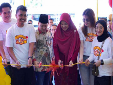 Grand Opening, Pj Bupati Kampar dan Pj Ketua PKK Kampar Resmikan Outlet Es Krim Momoyo Bangkinang