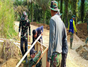 *Hari ini Anggota Satgas TMMD ke 121 Selesai 2 Lining Gorong gorong*