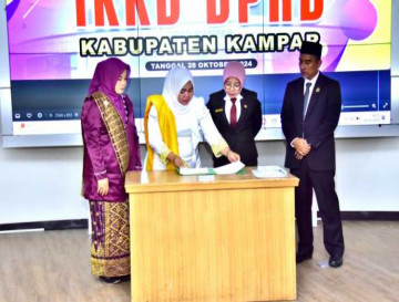 Pj Sekda Kampar Saksikan Serah Terima Jabatan IKKD DPRD Kampar Periode 2019-2024 ke 2024-2029