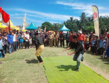 Kadis Pariwisata &  Kebudayaan Kampar Hadiri Kegiatan Tradisi Ma'aghak Suwek di Desa Pulau Birandang