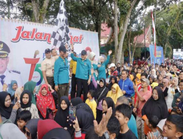 Ribuan Masyarakat Padati Lapangan Pelajar,Dapatkan 4 Unit Sepeda Motor dan Doorprize Menarik Lainnya