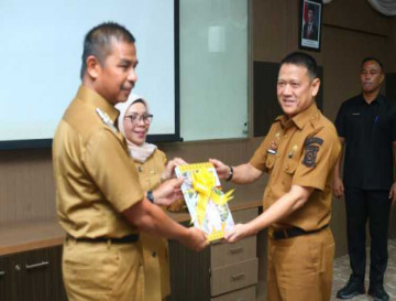 Bupati Kampar Ahmad Yuzar S.Sos, MT Lakukan Sertijab, Pj Bupati Kampar Hambali SE, MBA.