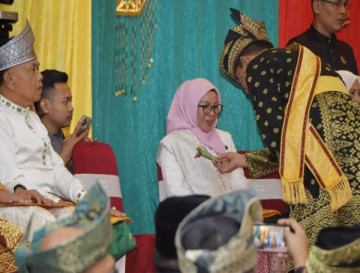 Wakil Bupati Kampar Ikuti Upacara Adat Majelis Tepuk Tepung Tawar di Gedung LAM Riau