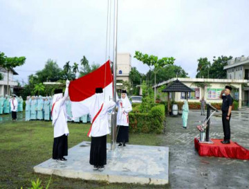 Plt Camat Irwan AR, S.Pi Pembina Upacara Bendera Peringatan Hardiknas ,Pondok Pesantren Al-Faruqi