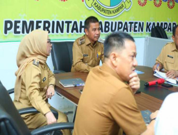 Zoom Meeting Pengendalian Inflasi dan Sertifikat halal dengan Mendagri. Bupati Kampar Ahmad Yuzar