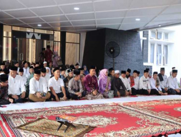 Ribuan Masyarakat Hadiri Buka Puasa Bersama Bupati dan Wakil Bupati Kampar, Ahmad Yuzar ;