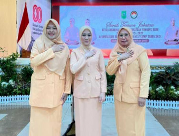 Ketua DWP Kabupaten Kampar Ricana Hambali Ucapkan Selamat Kepada Ny. Herawati Abdi