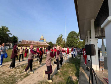 Mahasiswa KKN Universitas Pahlawan Tuanku Tambusai Gelar Senam Bersama Masyarakat Desa Batu Belah
