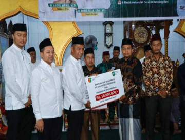 Bupati Kampar Ahmad Yuzar Dampingi Gubri Abdul Wahid. Pada Safari Ramadhan 1446 H di Pulau