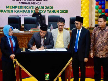 Pasca Penetapan Oleh KPU, DPRD Kampar Umumkan Bupati/Wakil Bupati Kampar Terpilih Melalui Paripurna