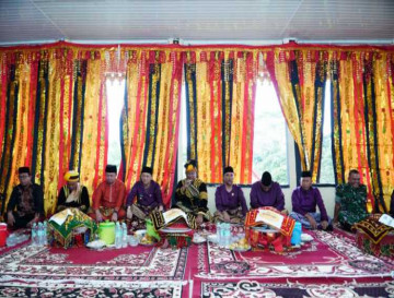 Puncak Hari Jadi ke 75 Kabupaten Kampar, Pj Bupati Kampar dan Para Ninik Mamak Duduk Baselo