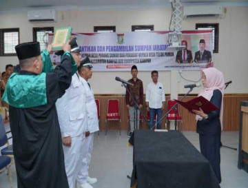 Pj. Sekda Kampar Ambil Sumpah Dan Lantik Pj. Kades Teluk Paman dan Padang Sawah