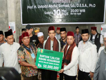 Bersama UAS, Gubernur Riau Plt. Asisten I Setda Kampar Resmikan Masjid Darus Sa'adah Tarai Bangun
