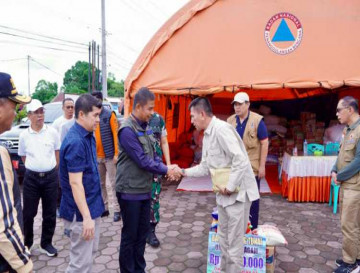 Bupati Kampar Serahkan Langsung Bantuan Bencana ke Tiga Kabupaten di Sumatera Barat