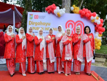 Ketua TP PKK Kampar Tengku Nurheryani Ahmad Yuzar Ikuti Seluruh Rangkaian HUT RI KE-80