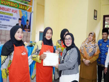 Penutupan Pelatihan Membuat Kue di Rumbio Jaya: Perempuan Kampar Bangkit Menuju Indonesia Emas 2045