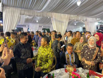 Bersama Gubernur Riau, Bupati Kampar Ikuti Gala Dinner Rakornas PHD 2025 di Sulawesi Tenggara