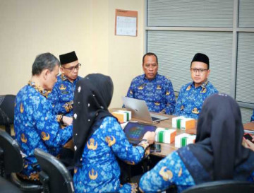 Asisten III Ir.Azwan M.Si Pimpin Rapat Pengusulan UPT Puskesmas Muara Uwai