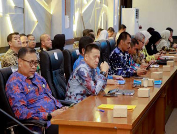 Sekda Kampar Hadiri Rakor Asistensi Tindak Lanjut Penyesuaian Pendapatan, Efisiensi Belanja Daerah.