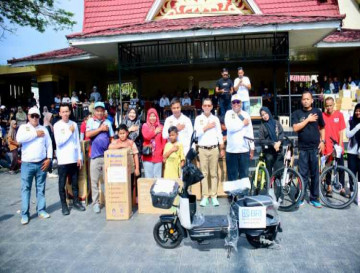 Bupati dan Wabup Kampar Ikuti Jalan Santai May Day 2026, Ratusan Doorprize Meriahkan Kegiatan.