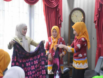Ketua Dharma Wanita Persatuan Kabupaten Kampar Silaturahmi ke Kediaman Ketua DWP Provinsi Riau