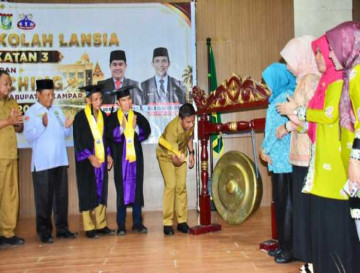 Bupati Kampar Launching Sekolah Lansia Tangguh Dan Wisuda 96 Orang Peserta Sekolah Lansia