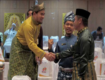 Bupati dan Wakil Bupati Kampar Hadiri Sidang Paripurna Hari Jadi ke-69 Provinsi Riau