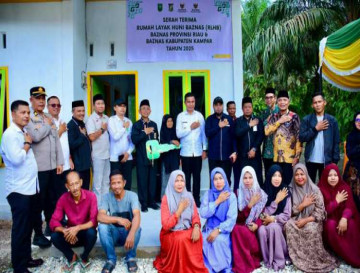 Serahkan Rumah Layak Huni, Ketua Baznas Kampar Ucapkan Terimakasih dan Apresiasi Kepada Pemkab