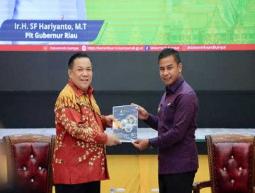Serahkan Data Pajak dan Tinjau Kopdes MP, Bupati Kampar Sambut Kunjungan Kerja Plt Gubri ke Kampar