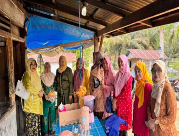 GOW Kab. Kampar, Peringati Hari Kartini Dengan Bagi-Bagi Sembako