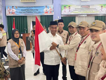 Bupati Kampar Lepas Secara Resmi Keberangkatan Jemaah Haji Kampar Kloter V di Embarkasi Batam