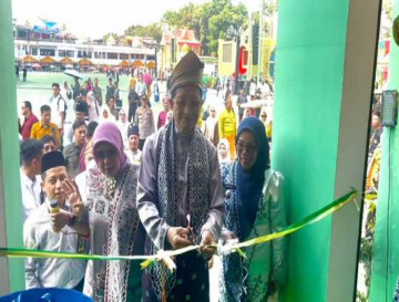Menteri Agama RI Resmikan Stand Bazar Kampar dengan Pengguntingan Pita pada MTQ ke-44 Provinsi Riau